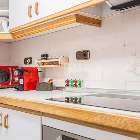 Apartment Holidays. Europa 8 Personas. 3 Dormitorios. C7