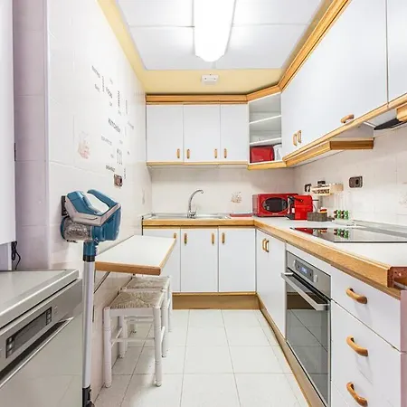 Holidays. Europa 8 Personas. 3 Dormitorios. C7 Apartment *