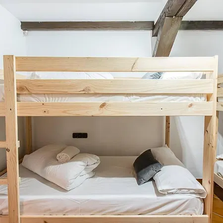 Holidays. Europa 8 Personas. 3 Dormitorios. C7 Apartment