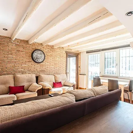 Holidays. Europa 8 Personas. 3 Dormitorios. C7 Apartment *